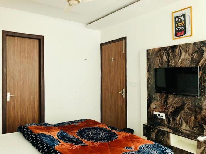 Hotel Hollywood Zirakpur Exterior foto